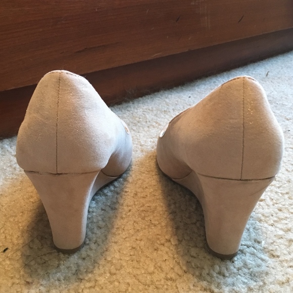 Fioni Champagne Bliss Peep Toe Wedge - Picture 4 of 6